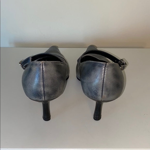 Shoes - Picture 5 of 7